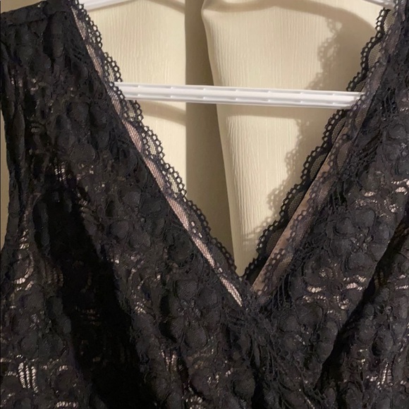 Black and cream v neck mini dress - Picture 4 of 6